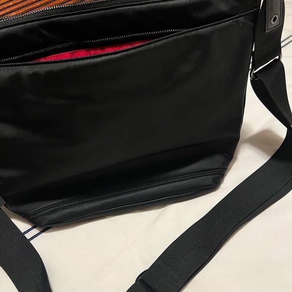 Black outside with inside red - Picture 2 of 9